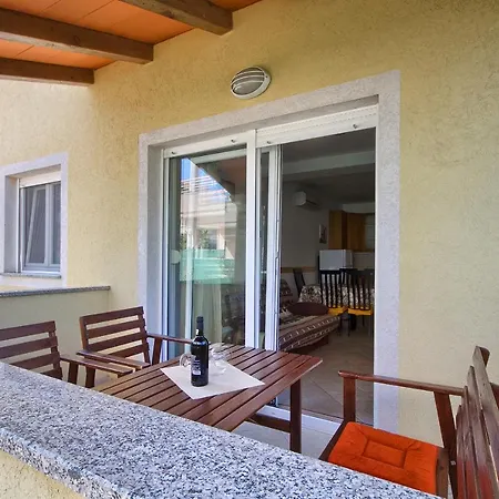 Apartments Gilly 2 Premantura Exterior photo