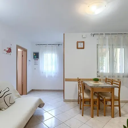 Apartments Gilly 2 Premantura Exterior photo