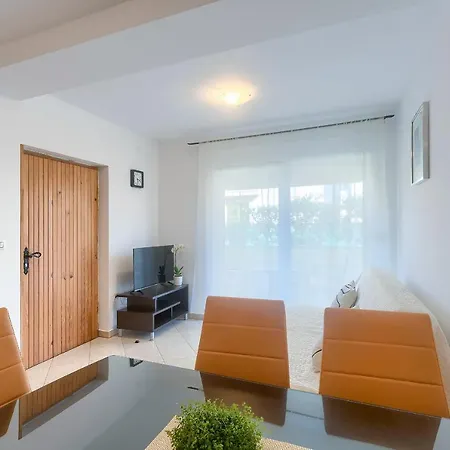 Apartments Gilly 2 Premantura Exterior photo