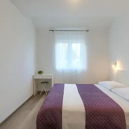 Apartments Gilly 2 Premantura Exterior photo