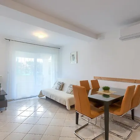 Apartments Gilly 2 Premantura Exterior photo