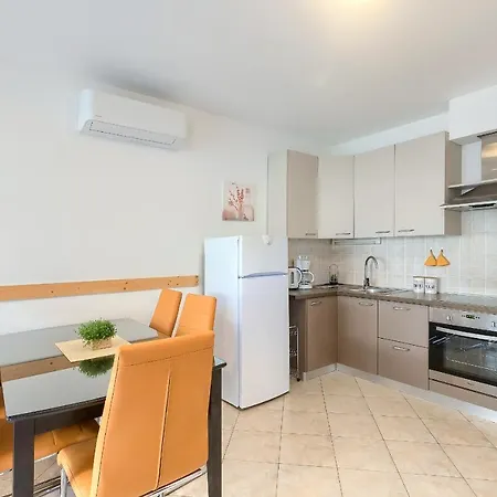 Apartments Gilly 2 Premantura Exterior photo