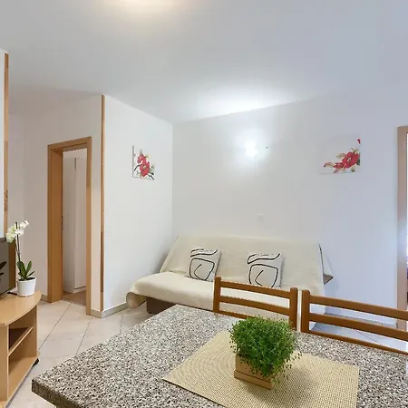 Apartments Gilly 2 Premantura Exterior photo