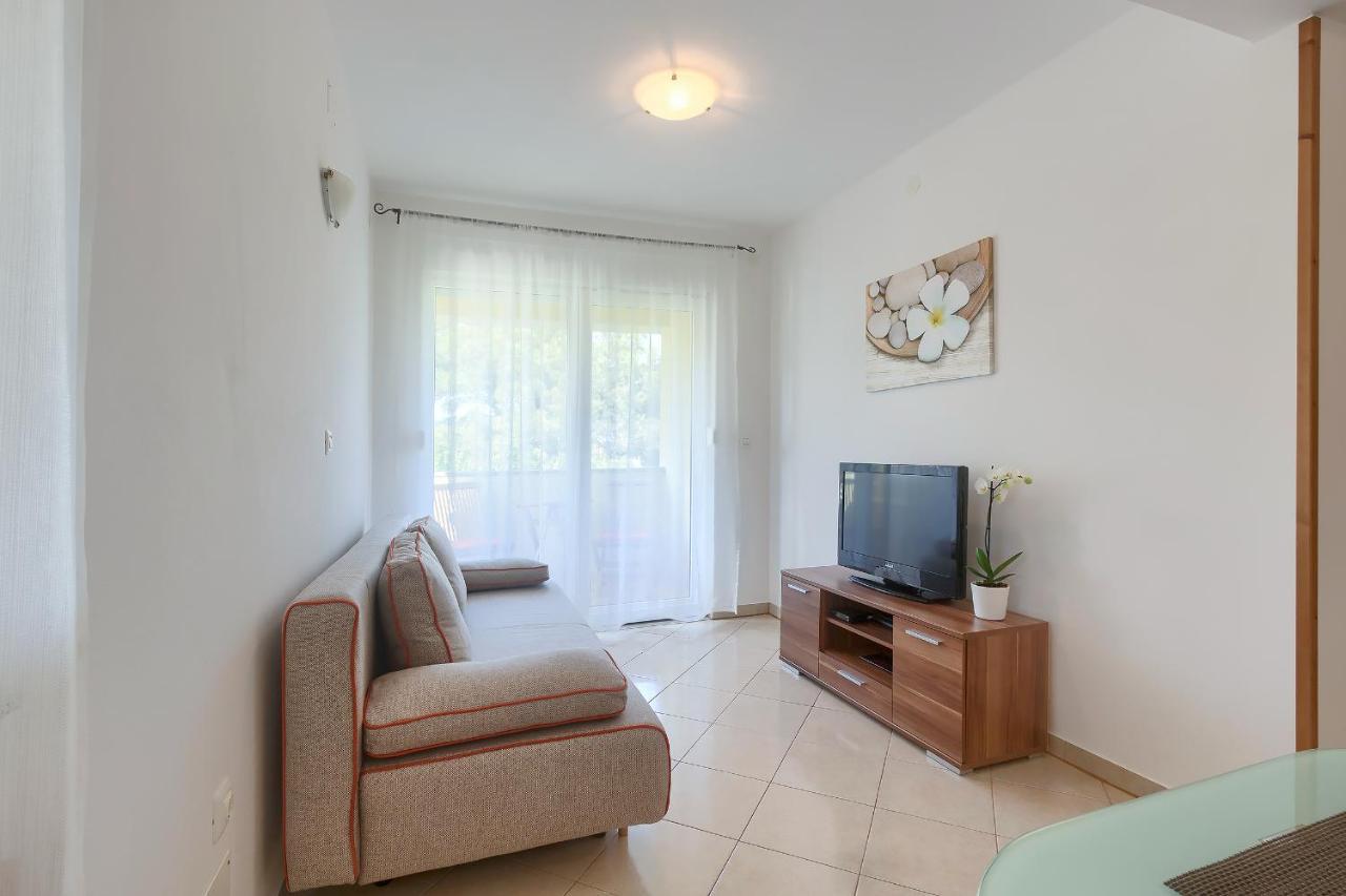 Gilly 2 Apartment *